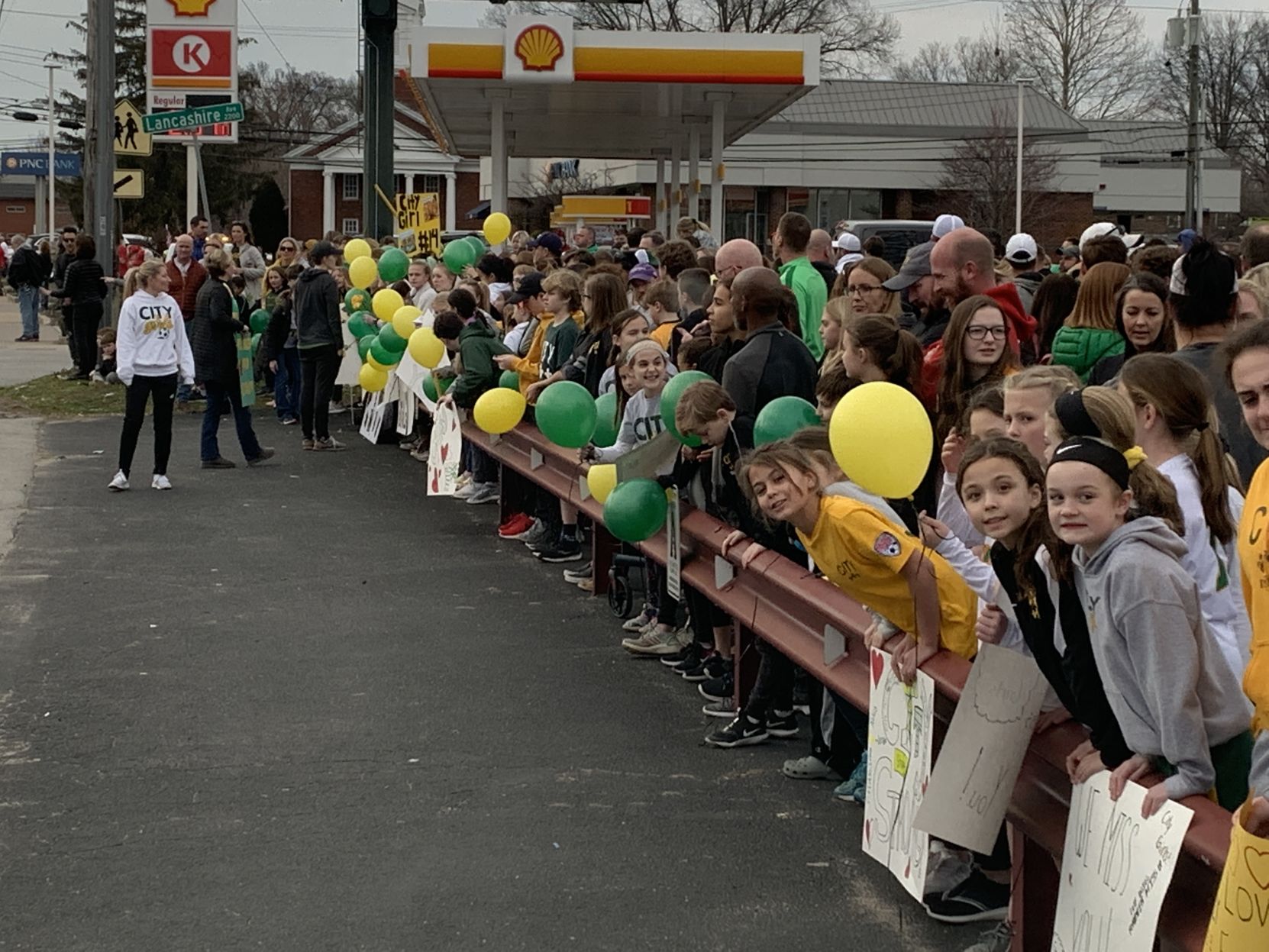 Falls City team welcomes fatal crash victims home.JPG